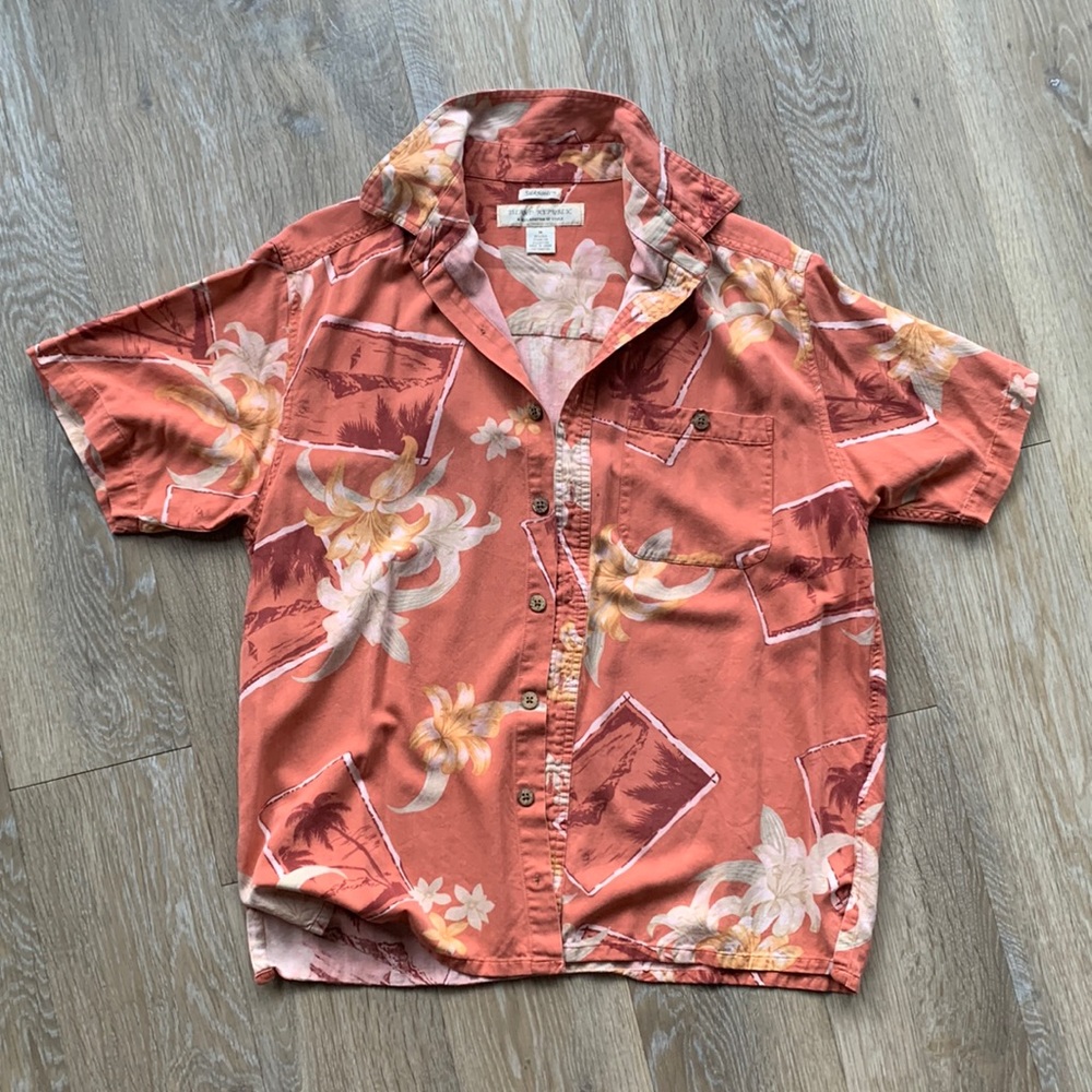 M Island Republic T-Shirt / 4.99 Shipping